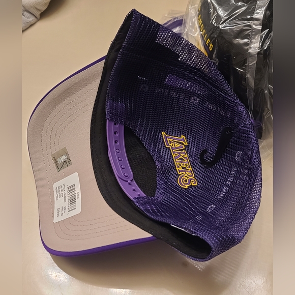 Ultra Game Lakers Trucker snapback - Picture 4 of 5